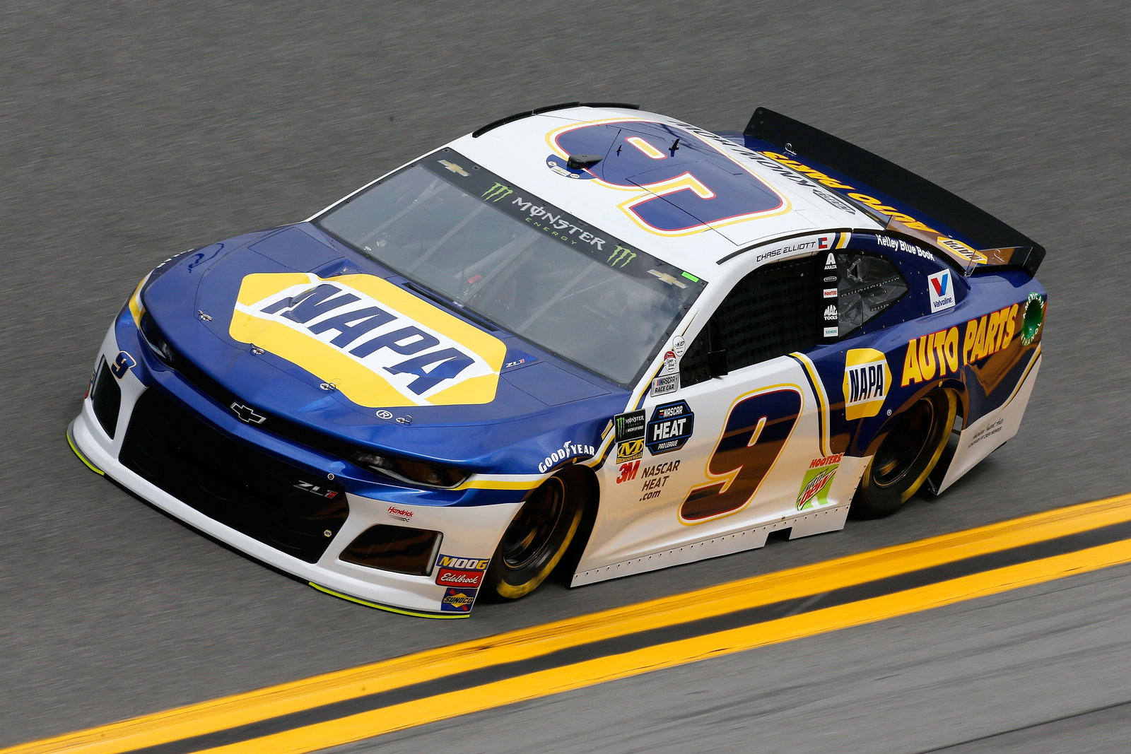 Elliott melambung ke kemenangan Talladega